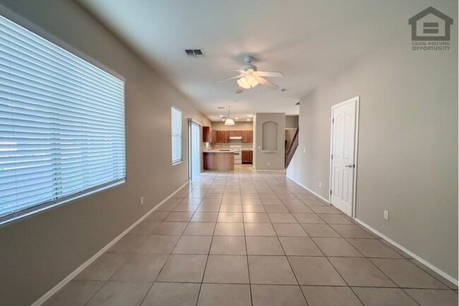 Building Photo - 4Bed/2.5 Bath House at Greenway/75th Ave! Ready for Immediate Move-In! -- Gated Community!