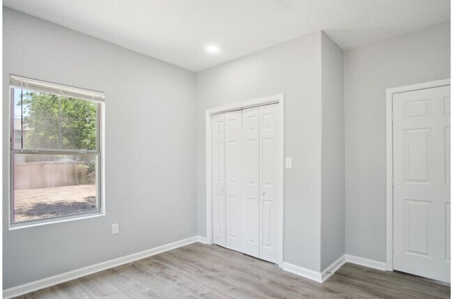 Building Photo - Charming and Modern Living Near Downtown San Antonio