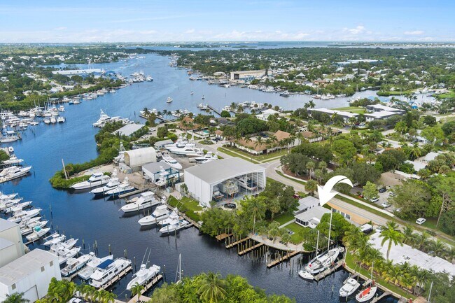 Building Photo - 4832 SE Anchor Ave