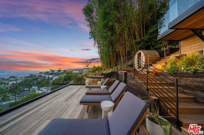 Building Photo - 8800 Hollywood Blvd