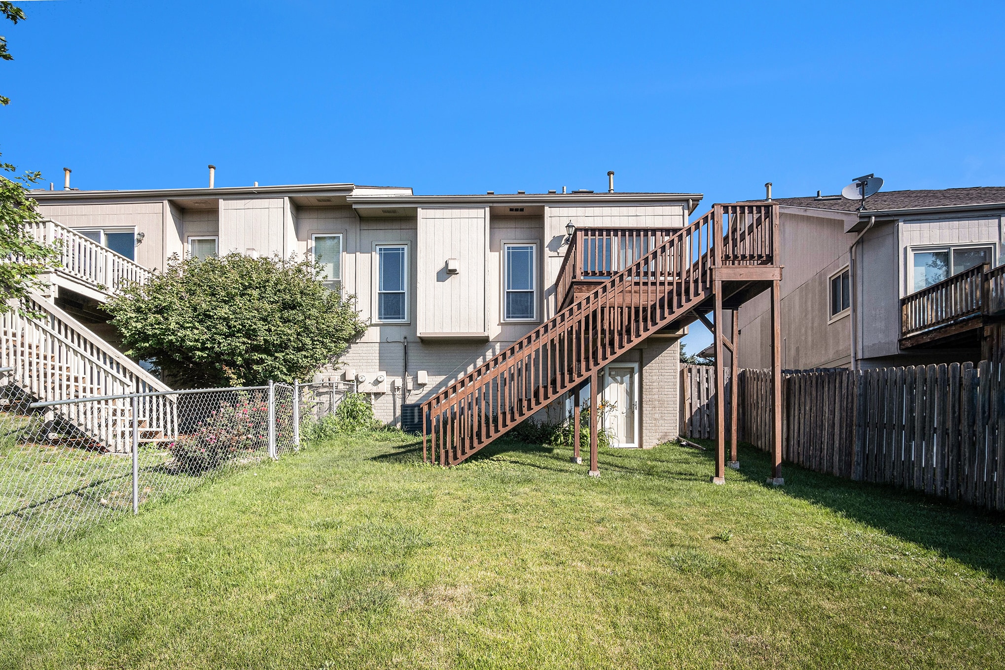 Building Photo - 10827 Ellison Ave