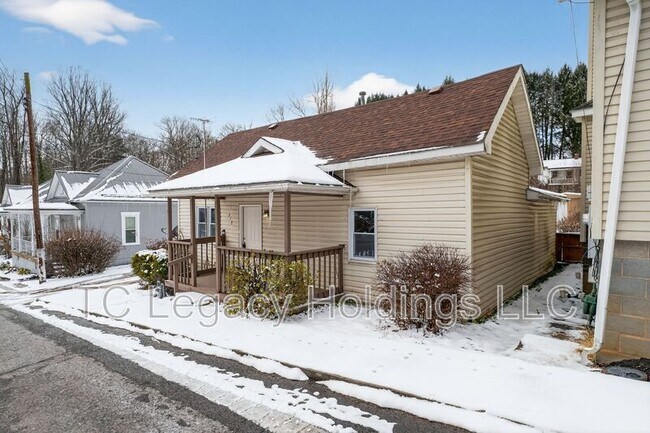 Building Photo - 218 George St