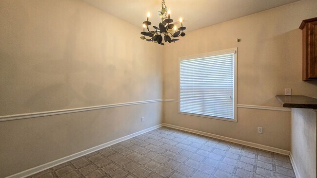 Building Photo - 4001 Parkview Ct