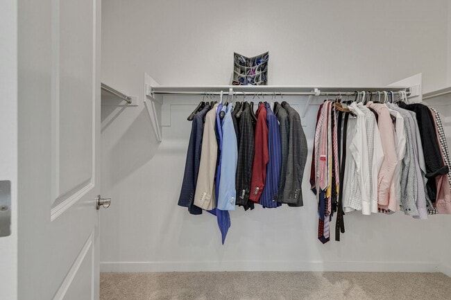 Building Photo - Luxurious Home in Henderson’s Desirable 89052 Community!