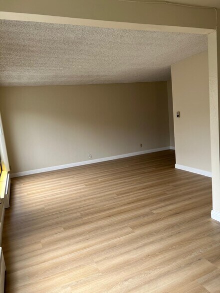 Building Photo - 277 3rd Ave