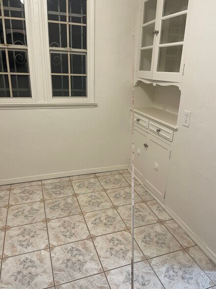 Kitchen nook (2) - 1208 W 81st Pl