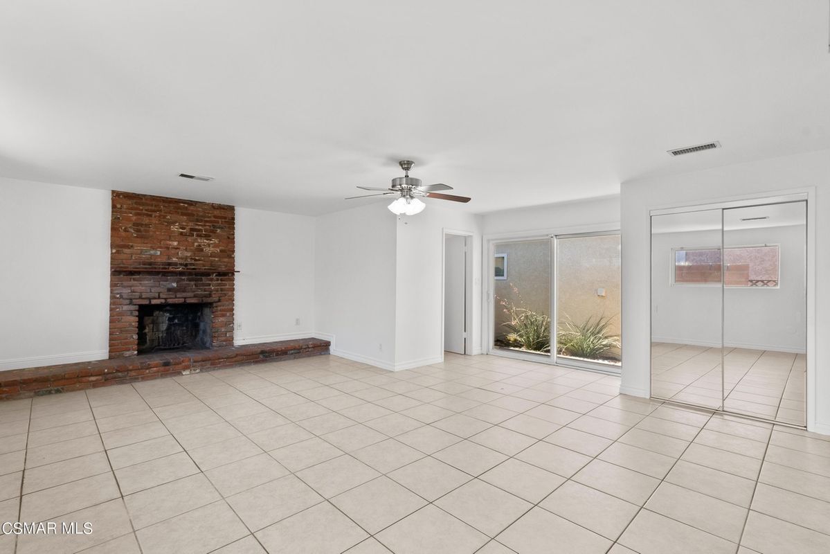 Building Photo - 8761 Woodley Ave