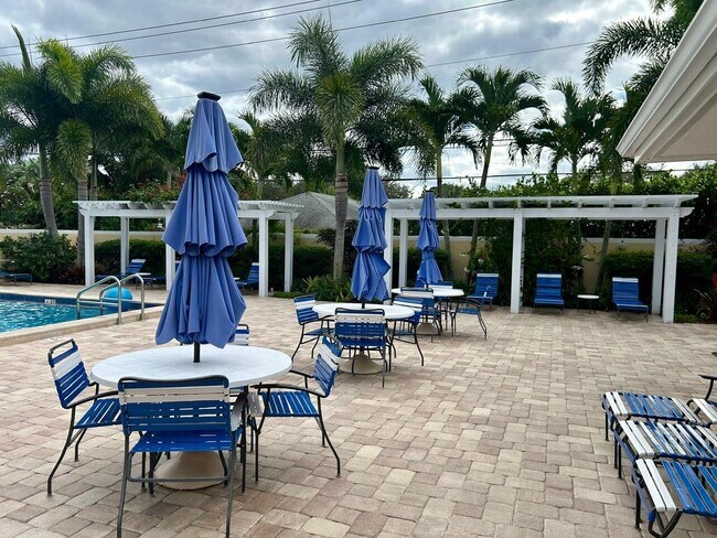 Building Photo - 1 SE Turtle Creek Dr