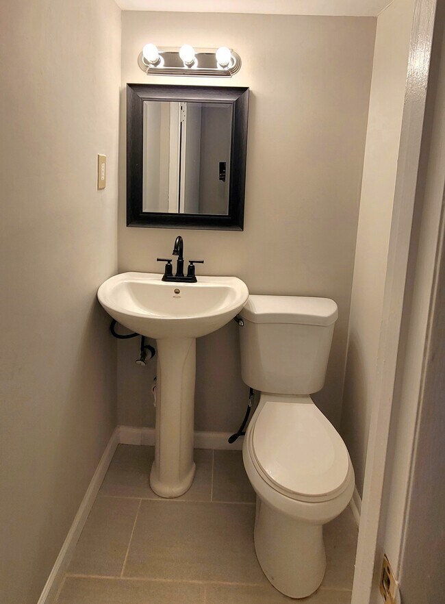 Building Photo - 2915 Lajean Dr