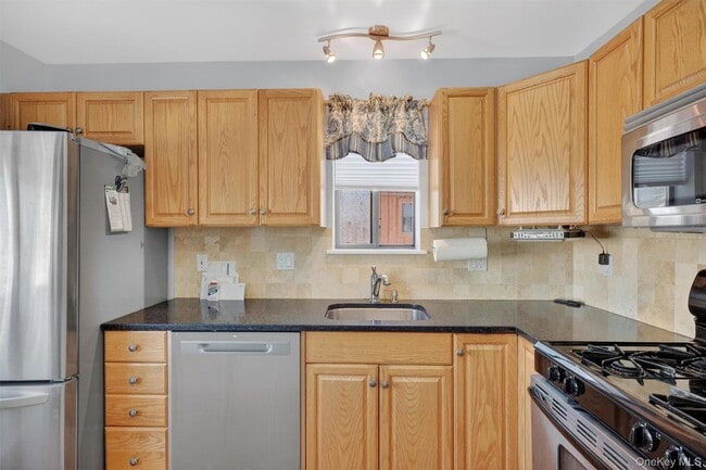 Building Photo - 72 Old Farm Ln