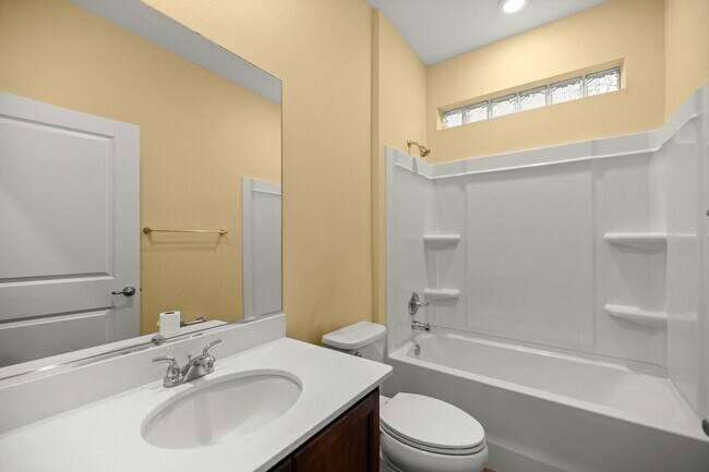 Building Photo - 6137 SW 70th Ave