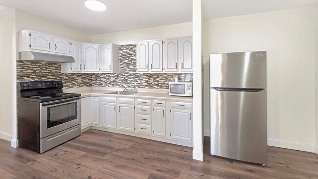 Building Photo - 8 Wall St