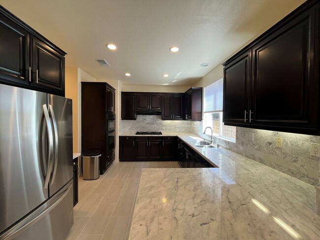 Building Photo - Newbury Park 4+2.5 on cul-de-sac w/upgrades!
