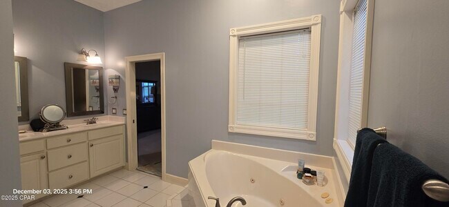 Building Photo - 4630 Delwood View Blvd