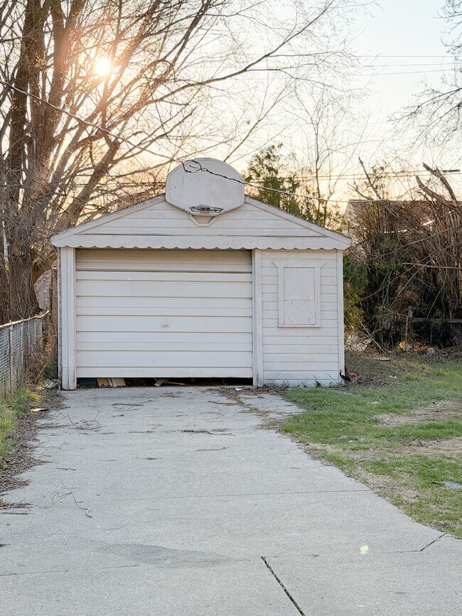 Building Photo - 20091 Barlow St