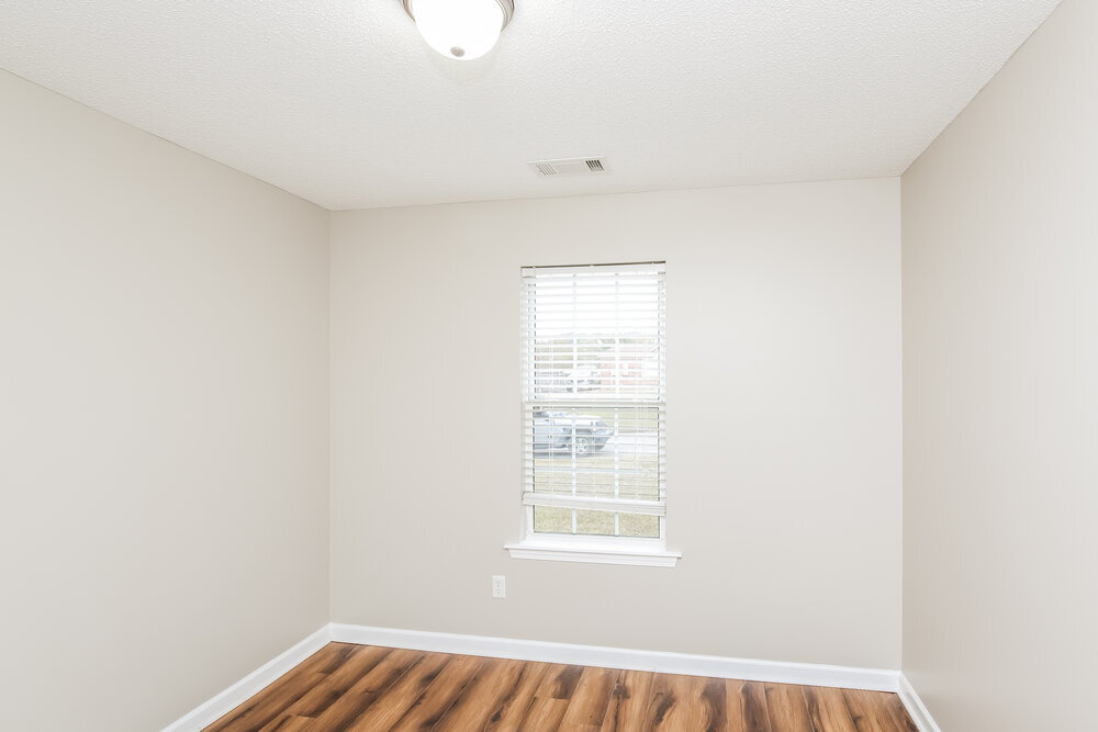 Building Photo - 355 Village Dr