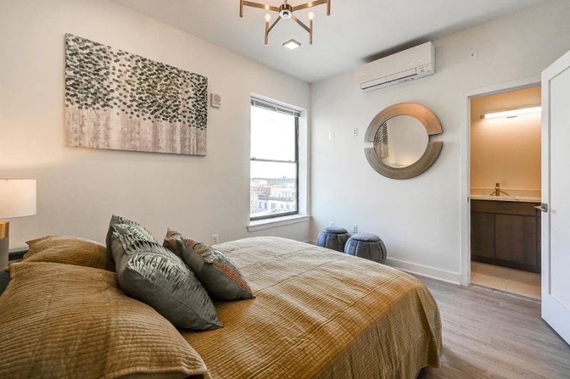 Building Photo - 421 S Broadway