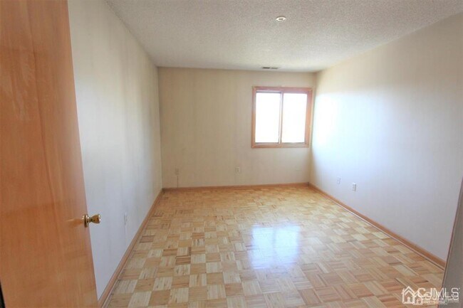 Building Photo - 4812 Ravens Crest Dr