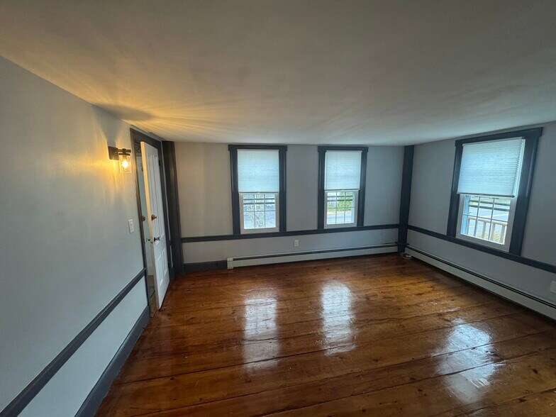 Building Photo - 329 Main St