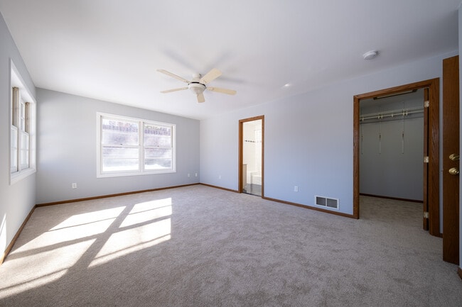 Building Photo - 5209 W 61st St