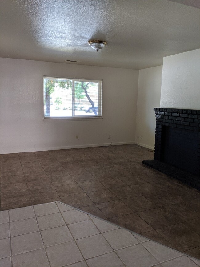 Building Photo - Coming Soon! Four Bedroom Duplex in North ...