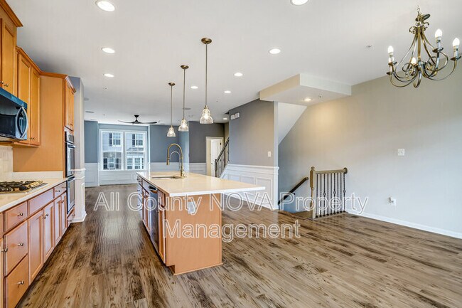Building Photo - 2908 Pinebrook Rd