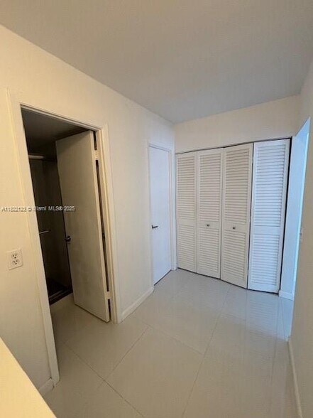 Building Photo - 401 Golden Isles Dr