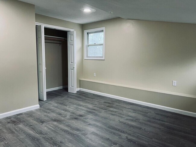 Building Photo - 1036 Chicopee St