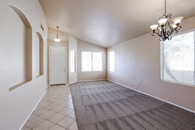 Building Photo - 4bed with pool