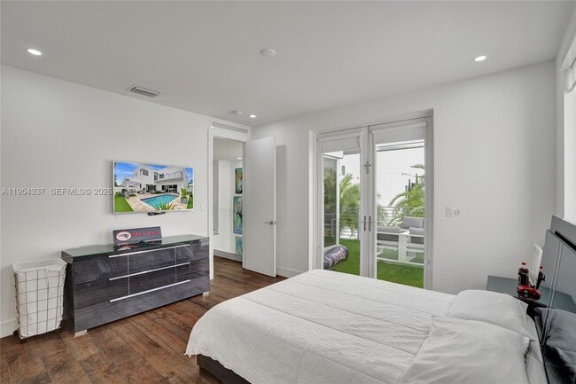 Building Photo - 9995 NW 75th St