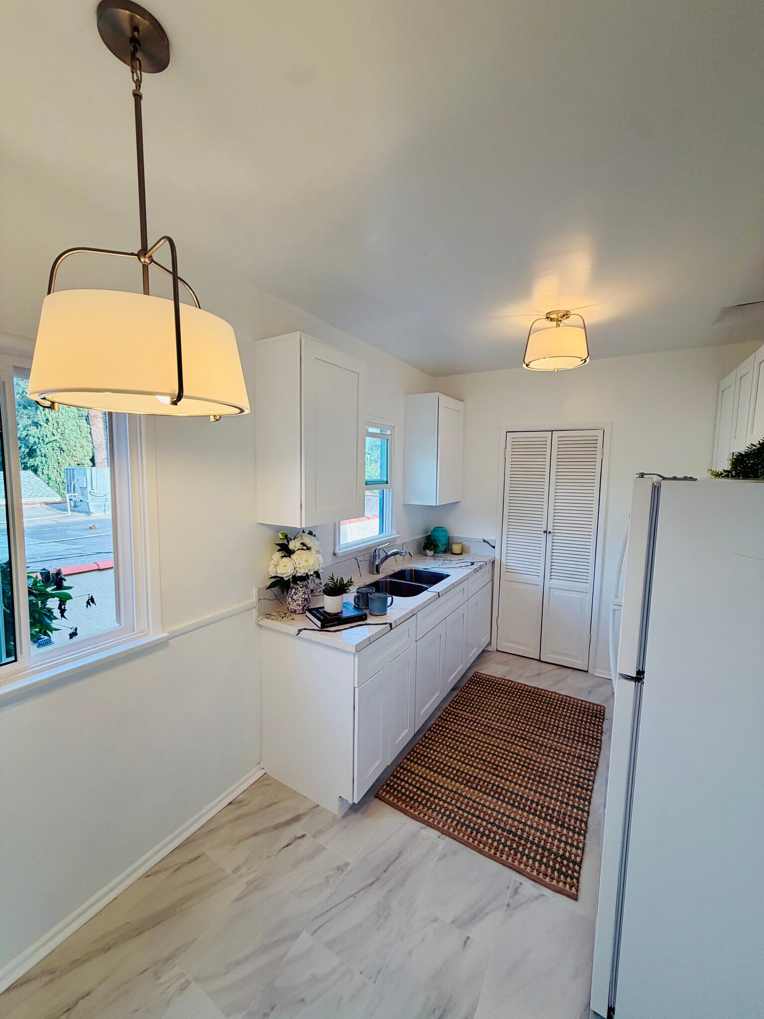 Building Photo - 8569 Rugby Dr