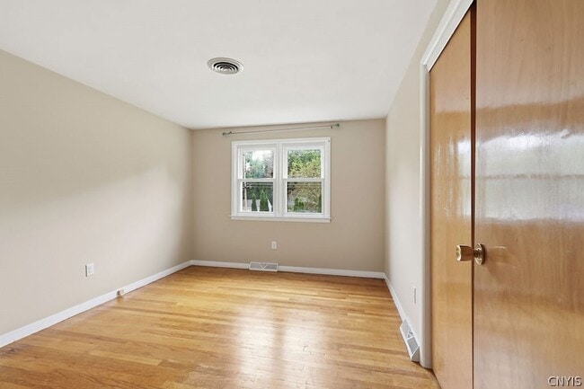 Building Photo - 115 Saybrook Ln