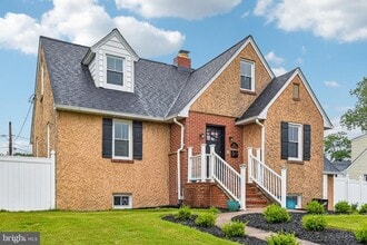 Building Photo - 105 Dinsmore Ave