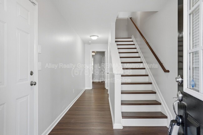 Building Photo - 648 Providence Pl SW