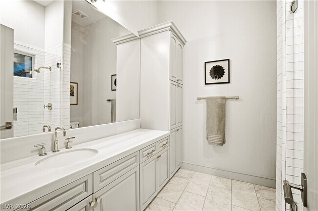 Building Photo - 9320 Tournament Canyon Dr