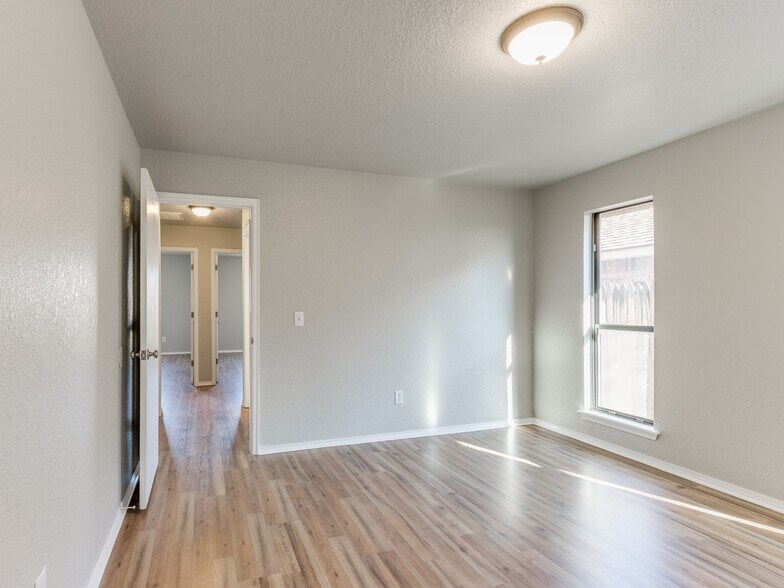 Building Photo - 509 Bluegrass Ln