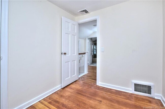 Building Photo - 30 Catherine St