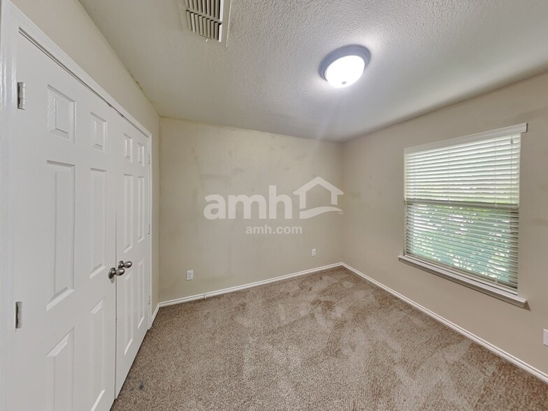 Building Photo - 9054 Canter Horse