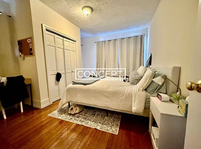 Building Photo - 452A Park Dr. Unit 1B