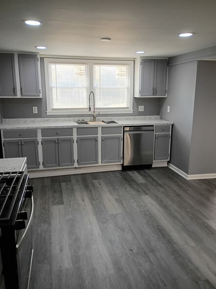 Building Photo - 18 Adger St