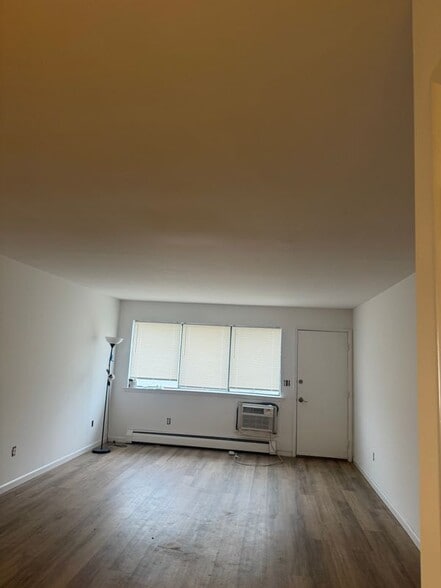 Building Photo - 15 Greenwich Ave