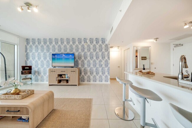 Building Photo - 3256 NE 1st Ave