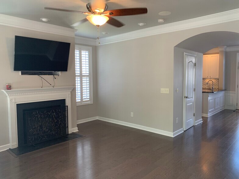 Building Photo - 16918 Summers Walk Blvd