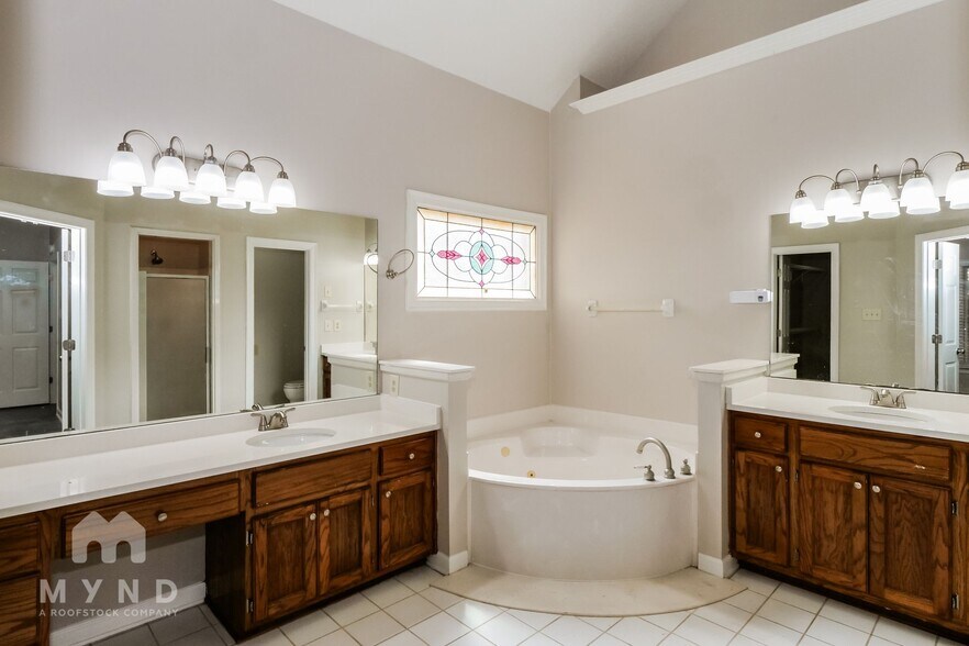 Building Photo - 1624 Wayside Cove