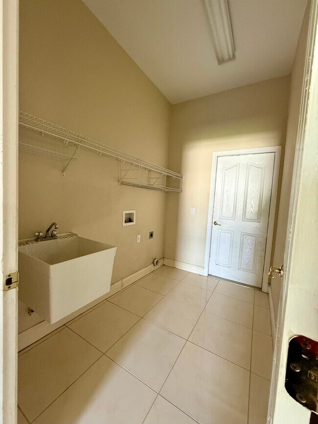 Building Photo - 3269 Hawks Ridge Dr