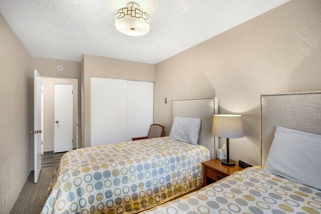 Building Photo - Downtown Anchorage Two Bedroom Two Bath (101)