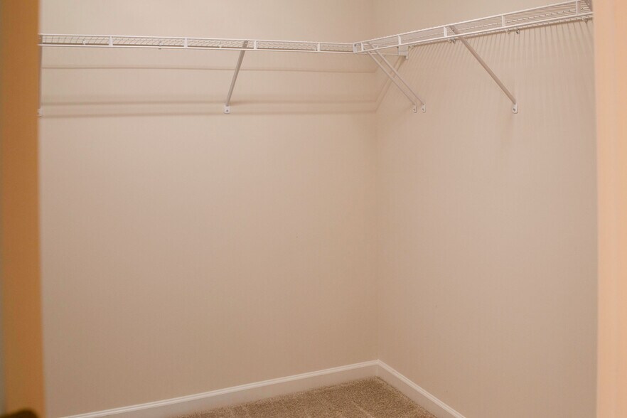 Building Photo - 2801 Killian Ct