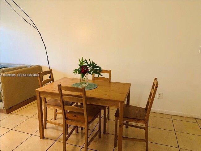 Building Photo - 5855 Washington St