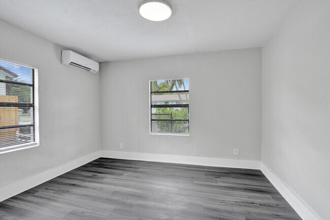 Building Photo - 234 NE 14th Ave