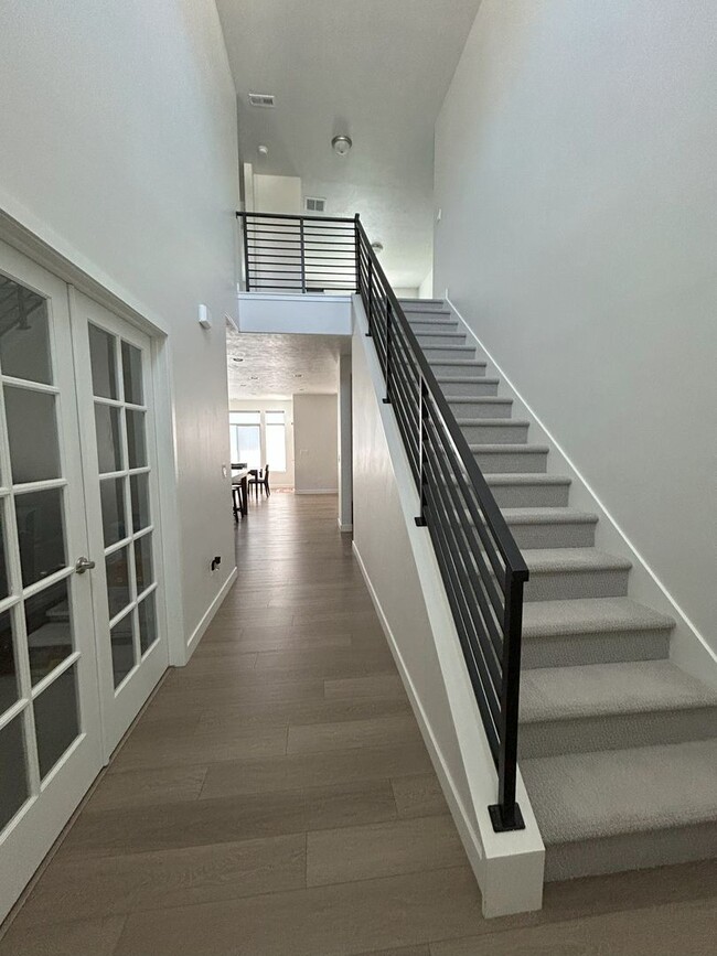 Building Photo - 5 Bed/3 Bathroom house in America Fork